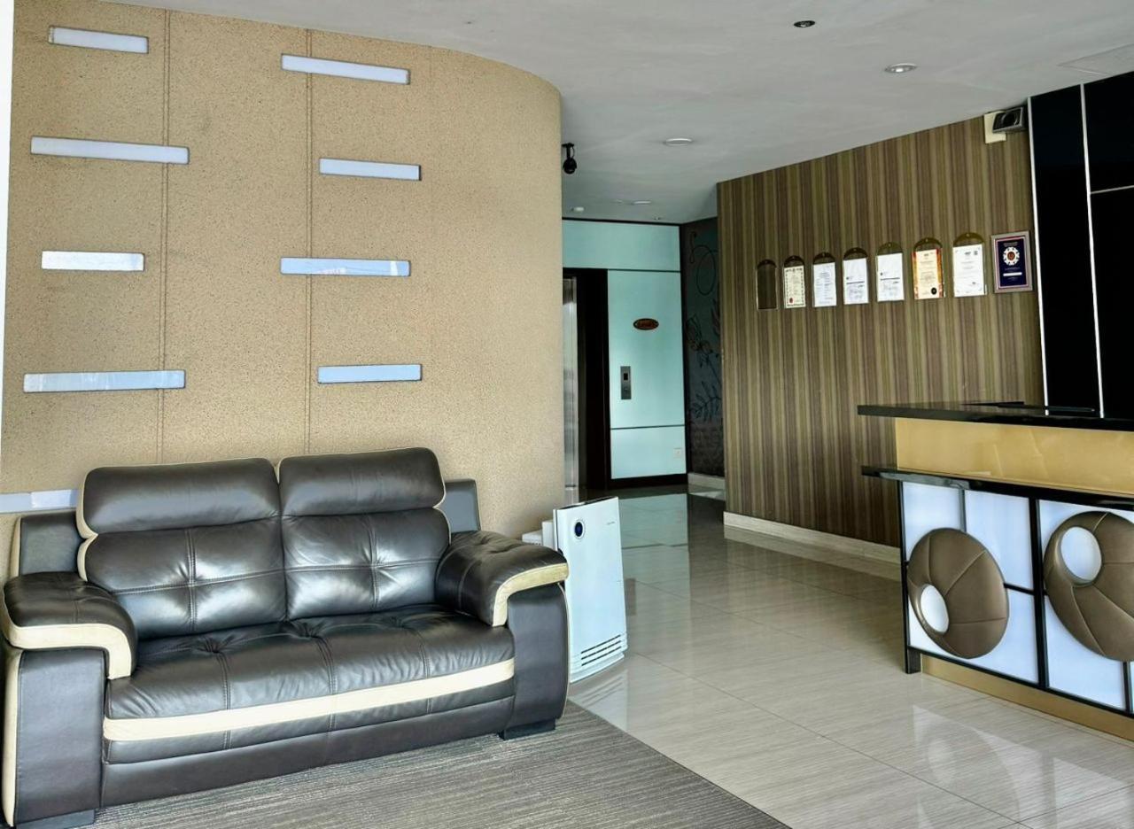 Chariton Hotel Nusa Bestari Johor Bahru Exterior foto